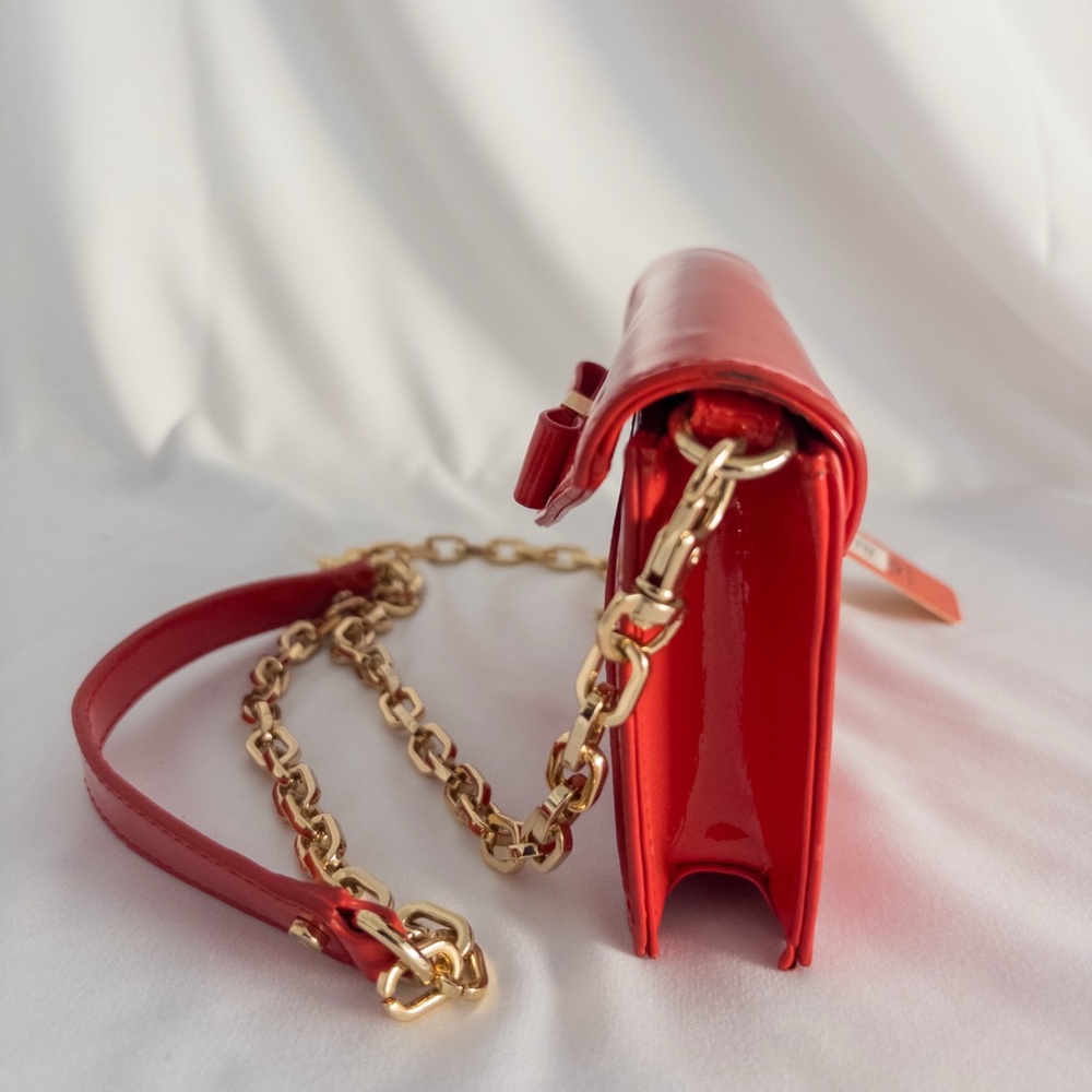 Tory Burch Lobster Patent Bow Envelope Crossbody Red Gold Chain - Picture 6 of 8